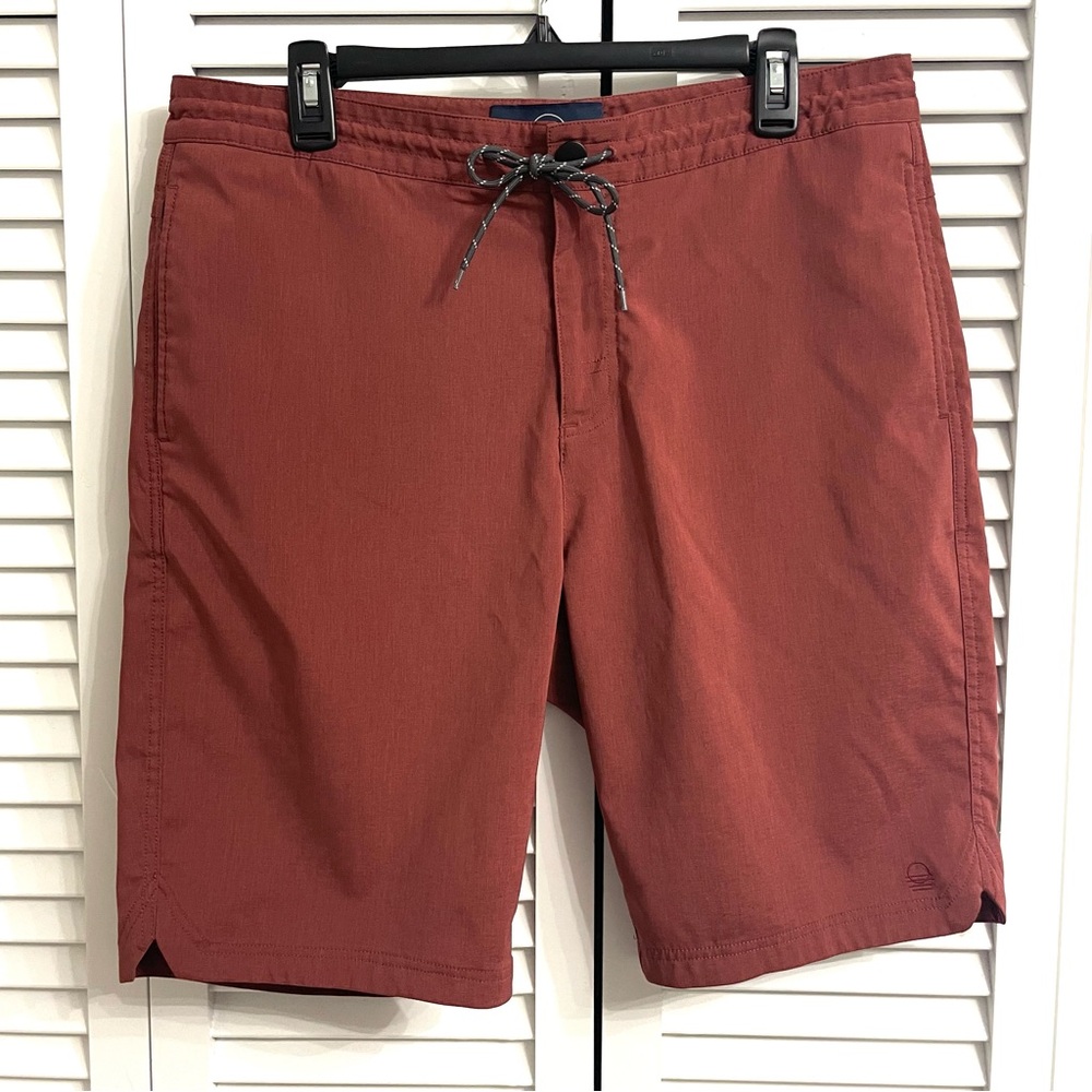 Even Tide Kai Hybrid Board Shorts Mens SZ 34x10 Red Stretch Pockets Drawstring